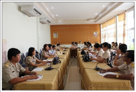 สพป.ฉะเชิงเทรา เขต ๒ จัดประชุมเชิงปฏิบัติการตรวจสอบการปฏิบัติงานด้านการเงินของสถานศึกษา นายเสริมปัญญา เทียมวัน ผอ.สพป.ฉะเชิงเทรา เขต ๒ เป็นประธานการประชุมเชิงปฏิบัติการตรวจสอบการปฏิบัติงานด้านการเงินของสถานศึกษา วันที่ ๒๖ พฤศจิกายน ๒๕๕๕ ณ ห้องประชุมรวมใจ สพป.ฉะเชิงเทรา เขต ๒ .....โดยการจัดประชุมให้เจ้าหน้าที่การเงิน เจ้าหน้าที่บัญชี และเจ้าหน้าที่พัสดุของสถานศึกษาในสังกัด สพป.ฉะเชิงเทรา เขต ๒ จำนวน ๔๙ โรงเรียน