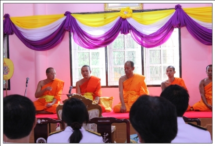 สพป.ฉะเชิงเทรา เขต ๒ ร่วมถวายพระกฐินพระราชทาน 
วันที ๒๕ พฤศจิกายน ๒๕๕๕ คณะรองผอ.สพป.ฉะเชิงเทรา เขต ๒ พร้อมด้วยผอ.กลุ่ม และบุคลากร สพป.ฉะเชิงเทรา เขต ๒ ร่วมพิธี๔วายพระกฐินพระราชทาน ณ วัดหนองว่านเหลือง .....