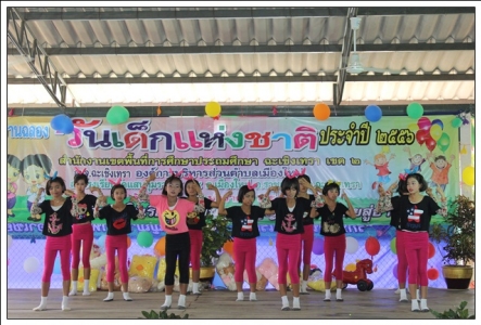 เด็กๆ เพลิดเพลินกับการได้แสดงความสามารถ  ในงานวันเด็กแห่งชาติ ๑๒ มกราคม ๒๕๕๖ ที่ผ่านมา