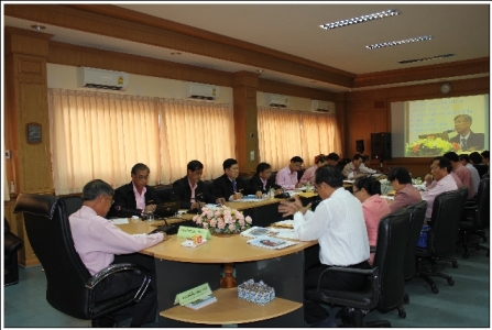 สำนักงานเขตพื้นที่การศึกษาประถมศึกษาฉะเชิงเทรา เขต ๒ ได้ดำเนินจัดสนามสอบแบ่งเป็นระดับชั้นประถมศึกษาปีที่ ๖ จำนวน ๑๖๖ โรงเรียน  ๑๗ สนามสอบ  ๑๒๔ ห้องสอบ และระดับชั้นมัธยมศึกษาปีที่ ๓  จำนวน ๕๒ โรงเรียน  ๑๑ สนามสอบ ๖๐ ห้องสอบ  ซึ่งจะดำเนินการสอบในวันที่ ๒-๓ กุมภาพันธ์ ๒๕๕๖ ที่จะถึงนี้               ในการเตรียมความพร้อมในการจัดสอบครั้งนี้ สพป.ฉะเชิงเทรา เขต ๒ ได้ดำเนินการประชุมคณะทำงานในศุนย์สอบไปเมื่อวันที่ ๑๕ มกราคม ๒๕๕๖  ประชุมหัวหน้าสนามสอบ ในวันที่ ๒๒ มกราคม ๒๕๕๖ และจะทำการประชุมคณะกรรมการระดับสนามสอบ ในวันที่ ๒๙-๓๐ มกราคม ๒๕๕๖ เพื่อเป็นการเตรียมความพร้อมในการอำนวยความสะดวก ให้กับนักเรียนที่เข้าสอบ และเพื่อให้การจัดการสอบเป็นไปในทิศทางเดียวกัน