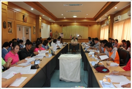 ผู้บริหารและคระครูร่วมประชุมเตรียมความพร้อมร่วมงานหัตถกรรมนักเรียน