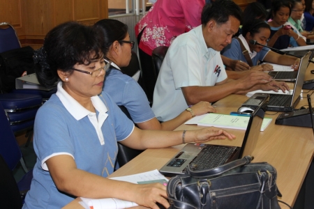 สพป.ฉะเชิงเทรา เขต ๒ อบรมการใช้งาน (e-GP)ครั้งที่ ๓ ให้กับเจ้าหน้าที่พัสดุสำหรับโรงเรียนที่ได้รับจัดสรรงบประมาณดังต่อไปนี้ ๑) งบประมาณค่าก่อสร้าง ปรับปรุง ซ่อมแซมอาคารเรียนสิ่งก่อสร้าง จำนวน ๘ โรงเรียน ๒) งบประมาณจัดสรรค่าติดตั้งขยายเขตและปรับปรุงซ่อมแซมระบบไฟฟ้า จำนวน ๑๑ โรงเรียน รวมจำนวน ๑๙ โรงเรียน ซึ่งทุกโรงเรียนจะต้องเรียนรู้วิธีการจัดซื้อจัดจ้างด้วยระบบอิเล็คทรอนิกส (e-GP) โดยลงมือปฏิบัติจริงตามที่ได้รับจัดสรรงบประมาณ โดยมีนายเสริมปัญญา เทียมวัน ผอ.สพป.ฉะเชิงเทรา เขต ๒ เป็นประธาน