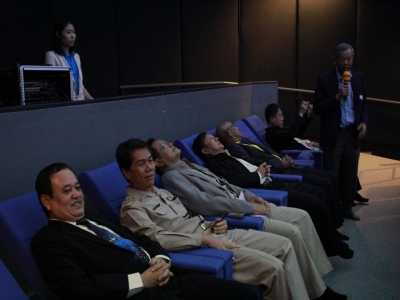 อาคารท้องฟ้าจำลอง
เป็นอาคารหลังคาทรงครึ่งทรงกลมสำหรับฉายท้องฟ้าจำลองด้วยระบบดิจิตอลความละเอียดสูง สามารถรองรับผู้เข้าชมได้ครั้งละ ๕๐ คน