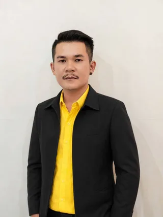 นายขจรศักดิ์ วรประสพ