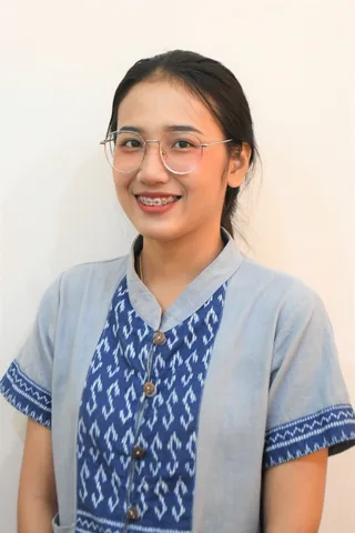 นางสาวอภิชญา เอี่ยมพิพัฒน์
